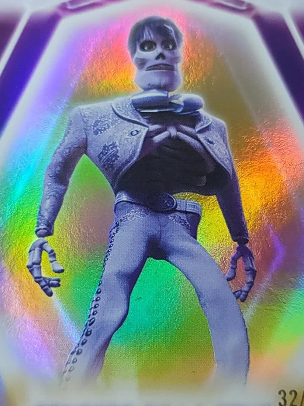 Ernesto De La Cruz Topps 2026 Disney Neon Gold Holo Refractor Limited 32/50 - Picture 3 of 4
